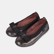 Load image into Gallery viewer, Girl's Lead Ribbon Ballet Pumps
