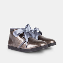 Cargar imagen en el visor de la galería, Botines Niña Charol Titanio
