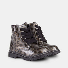 Cargar imagen en el visor de la galería, Botas de niña charol leopardo