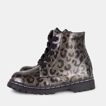 Cargar imagen en el visor de la galería, Botas de niña charol leopardo