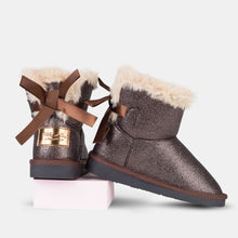 Carregar imagem no visualizador da galeria, Botas australianas com arco de chumbo metálico feminino