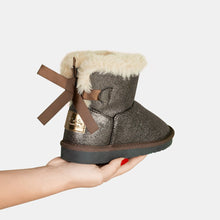 Carregar imagem no visualizador da galeria, Botas australianas com arco de chumbo metálico feminino