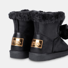 Cargar imagen en el visor de la galería, Botas australianas con pompones negros metalizados para niña