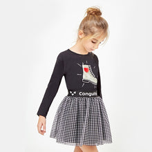 Cargar imagen en el visor de la galería, Camiseta negra "Botas" para niñas