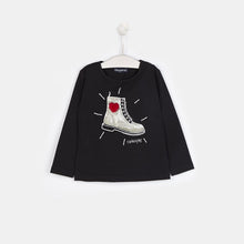 Cargar imagen en el visor de la galería, Camiseta negra "Botas" para niñas