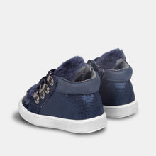 Load image into Gallery viewer, Babies Fantasy Blue Faux Fur Booties