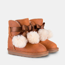 Cargar imagen en el visor de la galería, Botas australianas con pompón de cinta marrón para bebés