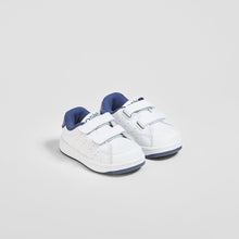 Cargar imagen en el visor de la galería, Zapatillas de bebé de piel lavable azul marino