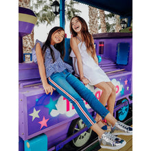 Cargar imagen en el visor de la galería, Zapatillas glitter plateadas de niña con luces