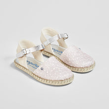Load image into Gallery viewer, Girl's White Embroidery Sandals