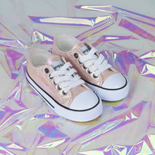 Cargar imagen en el visor de la galería, Zapatillas iridiscentes rosas de niña