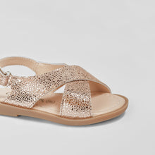 Cargar imagen en el visor de la galería, Sandalias de cuero con tiras cruzadas de magnesio femenino