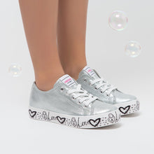Cargar imagen en el visor de la galería, Pantuflas de lona estampadas plateadas para niña