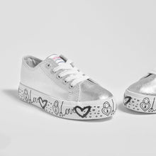 Cargar imagen en el visor de la galería, Pantuflas de lona estampadas plateadas para niña