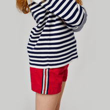 Cargar imagen en el visor de la galería, Shorts niña denim banda lateral rojo