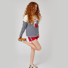 Cargar imagen en el visor de la galería, Shorts niña denim banda lateral rojo