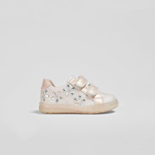 Load image into Gallery viewer, Baby's Bright Pink Slippers